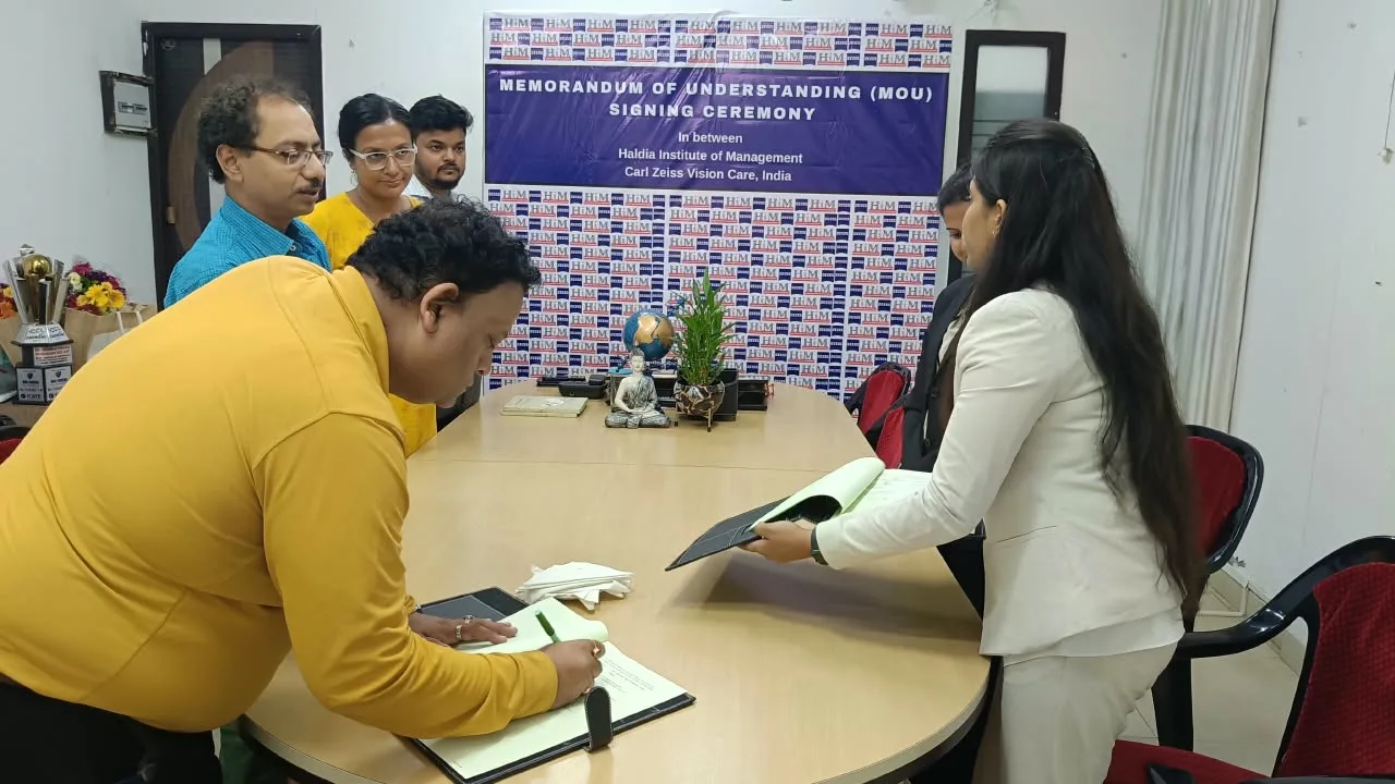 HIM Signs MOU with Carl Zeiss Vision Care